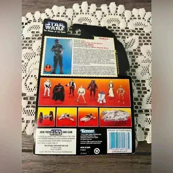 STAR WARS “POWER OF THE FORCE” CHEWBACCA W/ BOWCASTER & HEAVY BLASTER RIFLE 1995 - Picture 2 of 3